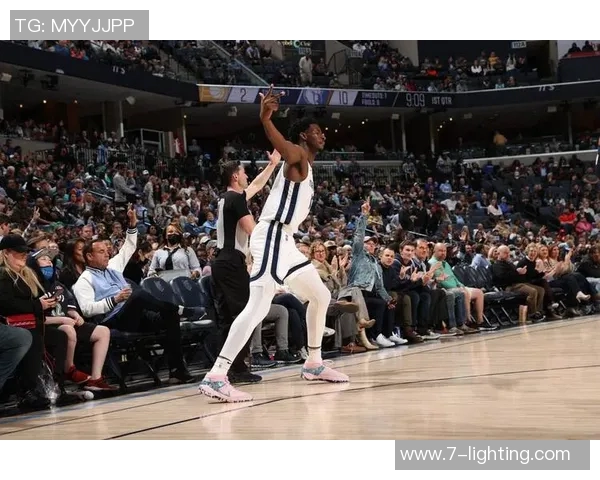 莫兰特复出首战狂砍38分灰熊球迷齐声呼喊MVP荣耀时刻 莫兰特复出首战狂砍38分灰熊球迷齐声呼喊MVP荣耀时刻